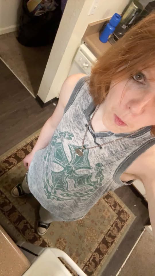 BREAKING: JACOB ANDREW HALLS (VANCOUVER WASHINGTON) CAUGHT WAS SPOTTED TALKING TO PIGEONS IN THE PARK AFTER A BREAKUP WITH HIS EX GIRLFRIEND MADDISON BURNS